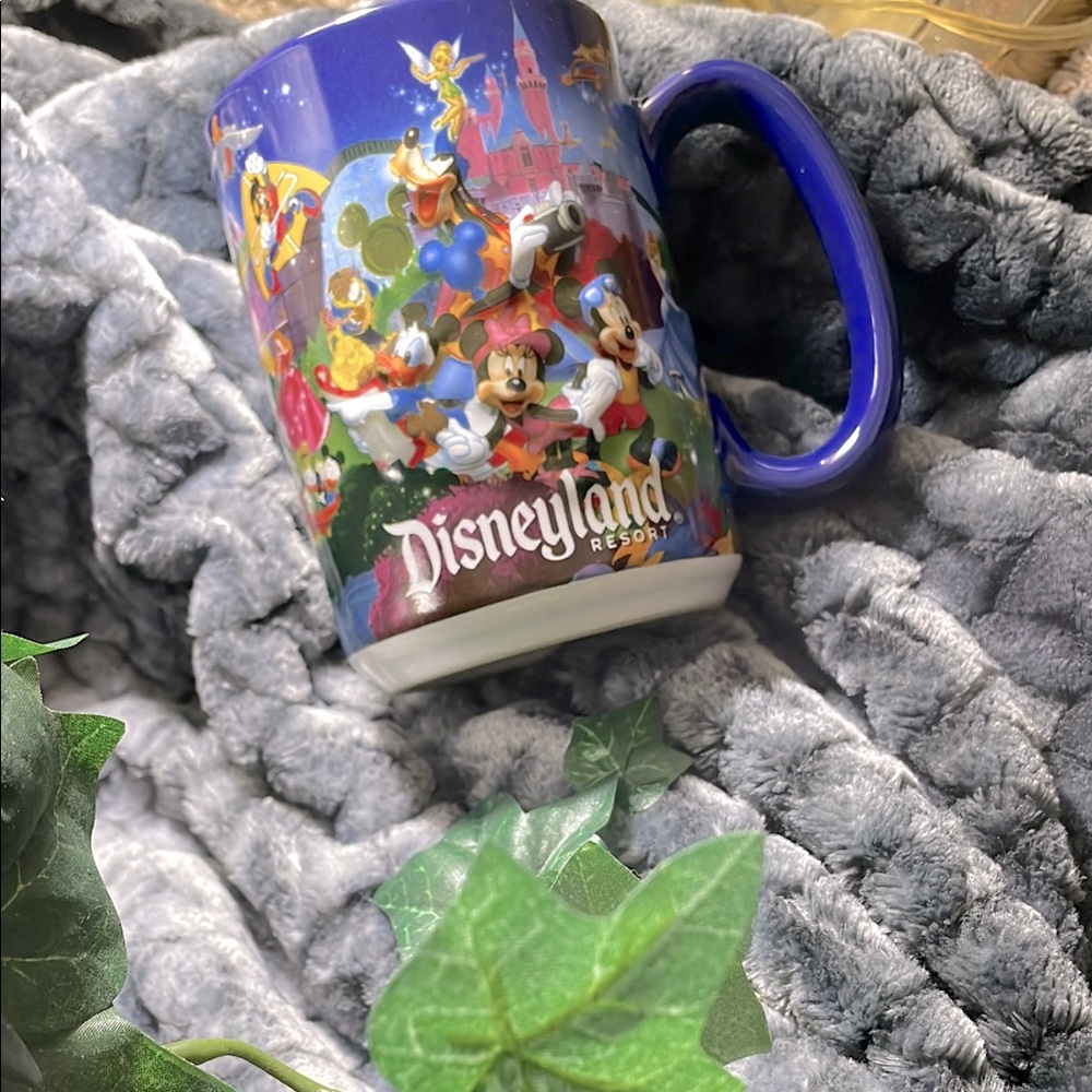 Disneyland Resort Magic Kingdom 3D Blue Mug! Collectors treasure 2013 piece NEW